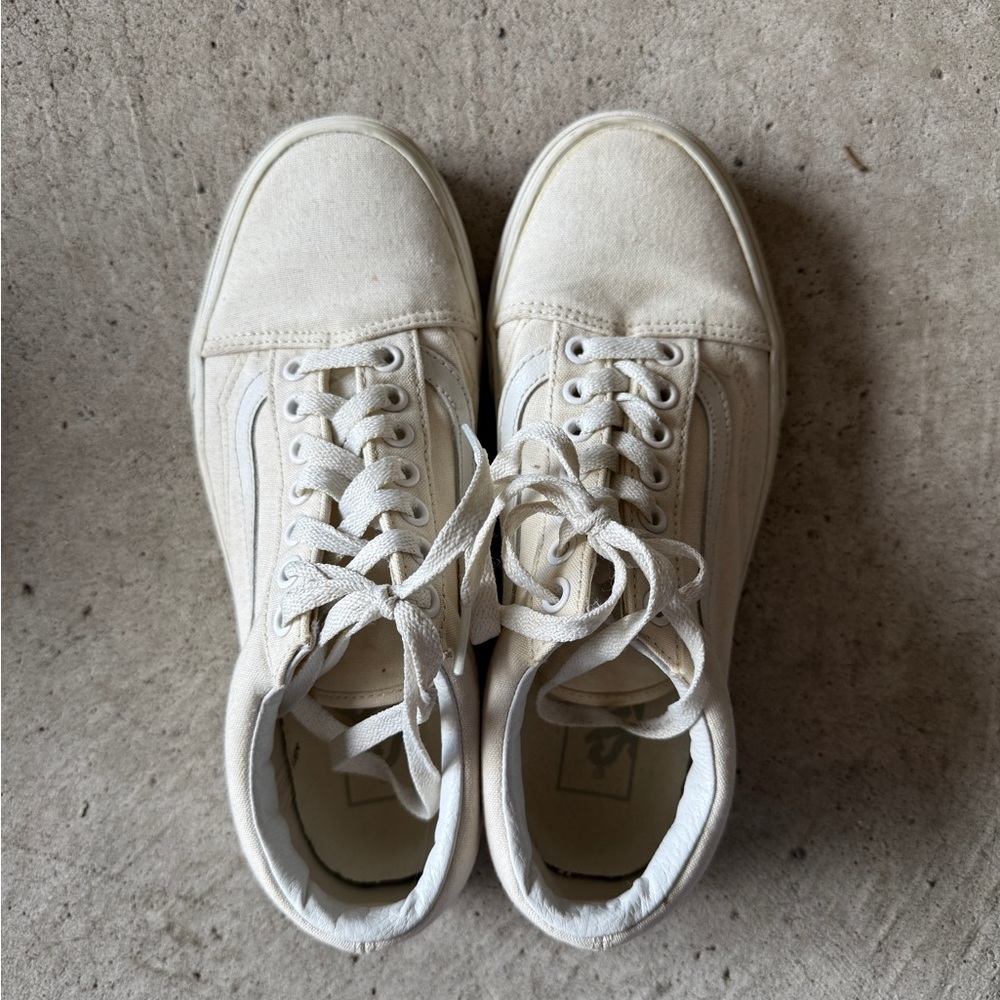 Vans Women's Old Skool Sneaker